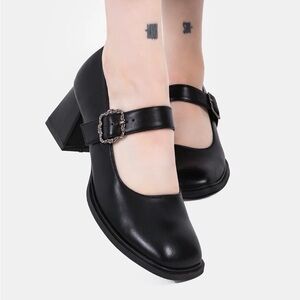 Hina Floral Buckle Mary Jane Shoes (size 8)